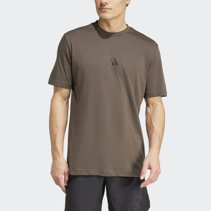 ⁦adidas Mens' Strength Graphic Tee - Green - تيشيرت اديداس سترينث جرافيك للرجال لون زيتي⁩ - الصورة ⁦5⁩