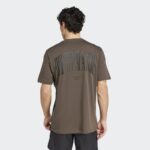 ⁦adidas Mens' Strength Graphic Tee - Green - تيشيرت اديداس سترينث جرافيك للرجال لون زيتي⁩ - الصورة ⁦6⁩