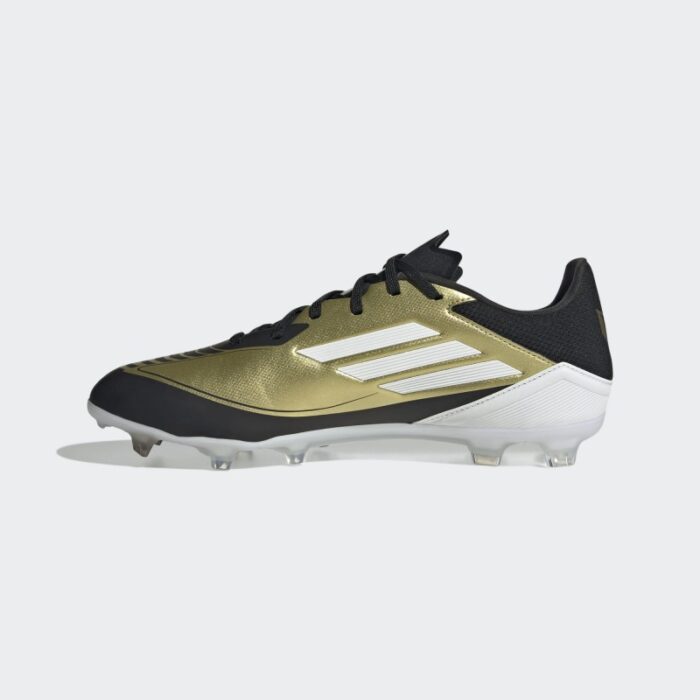 ⁦adidas Unisex' F50 League Messi Firm/Multi-Ground Soccer Cleats Boots - Gold - حذاء اديداس اف 50 ليجا ميسي فيرم ملتي جراوند للجنسين لون ذهبي وابيض⁩ - الصورة ⁦4⁩