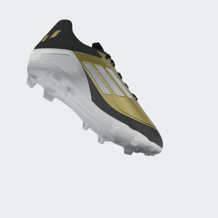 ⁦adidas Unisex' F50 League Messi Firm/Multi-Ground Soccer Cleats Boots - Gold - حذاء اديداس اف 50 ليجا ميسي فيرم ملتي جراوند للجنسين لون ذهبي وابيض⁩ - الصورة ⁦18⁩