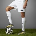 ⁦adidas Unisex' F50 League Messi Firm/Multi-Ground Soccer Cleats Boots - Gold - حذاء اديداس اف 50 ليجا ميسي فيرم ملتي جراوند للجنسين لون ذهبي وابيض⁩ - الصورة ⁦21⁩