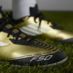 ⁦adidas Unisex' F50 League Messi Firm/Multi-Ground Soccer Cleats Boots - Gold - حذاء اديداس اف 50 ليجا ميسي فيرم ملتي جراوند للجنسين لون ذهبي وابيض⁩ - الصورة ⁦27⁩