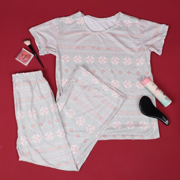 10335881_67dc5435645f4 بجامة ستاتي بنقشه مكونه من قطعتين بنطلون وتيشيرت قطني لون فستقي ومشمشي - الصورة 1