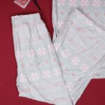 ⁦بجامة ستاتي بنقشه مكونه من قطعتين بنطلون وتيشيرت قطني لون فستقي ومشمشي⁩ - الصورة ⁦2⁩