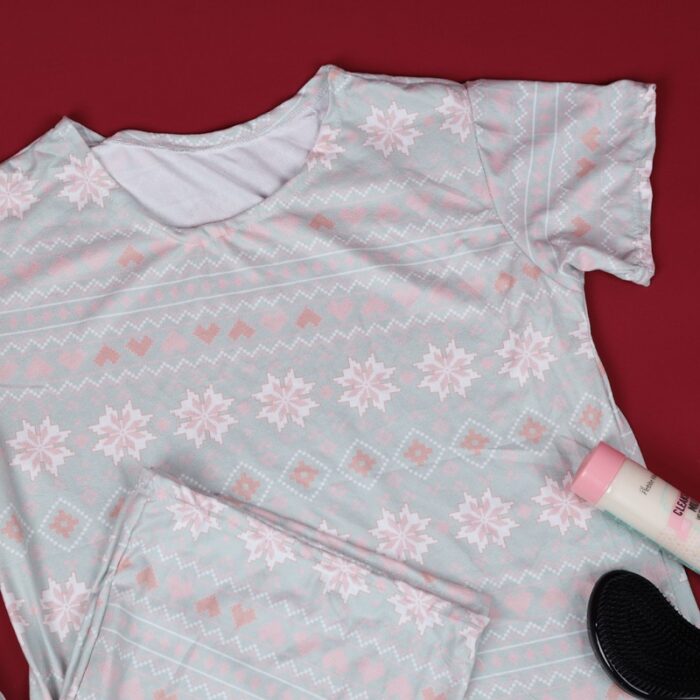 ⁦بجامة ستاتي بنقشه مكونه من قطعتين بنطلون وتيشيرت قطني لون فستقي ومشمشي⁩ - الصورة ⁦3⁩