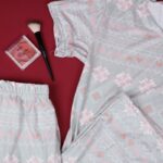 ⁦بجامة ستاتي بنقشه مكونه من قطعتين بنطلون وتيشيرت قطني لون فستقي ومشمشي⁩ - الصورة ⁦9⁩