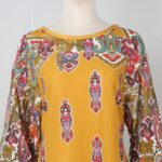 ⁦قميص بيتي للنساء كم طويل لون كموني بتصميم زخارف⁩ - الصورة ⁦2⁩