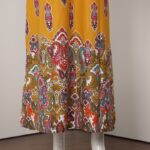 ⁦قميص بيتي للنساء كم طويل لون كموني بتصميم زخارف⁩ - الصورة ⁦5⁩