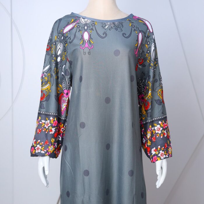 ⁦قميص بيتي للنساء كم طويل لون سكني غامق⁩ - الصورة ⁦1⁩