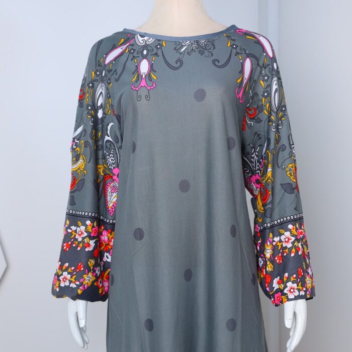 ⁦قميص بيتي للنساء كم طويل لون سكني غامق⁩ - الصورة ⁦5⁩