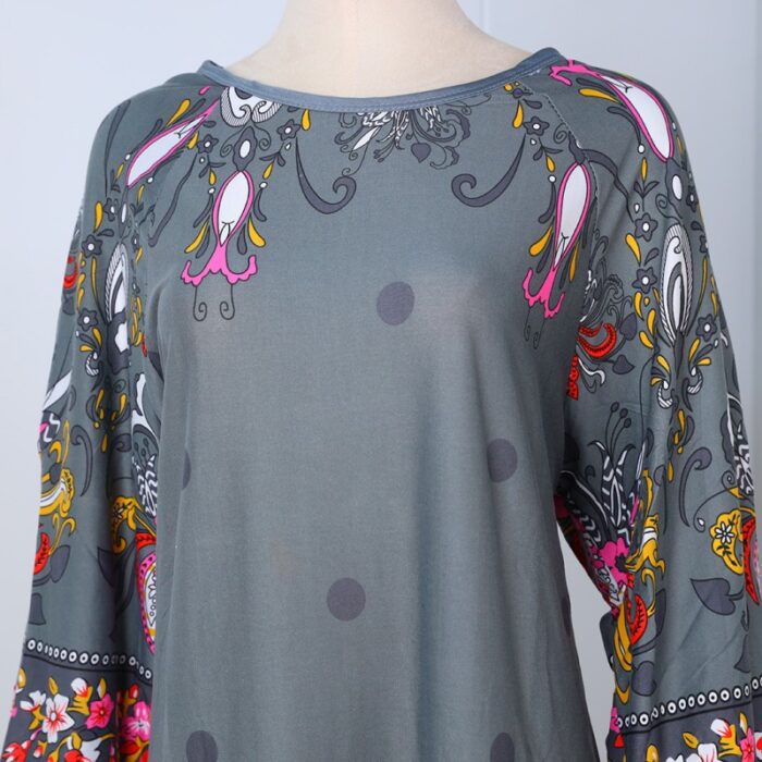 ⁦قميص بيتي للنساء كم طويل لون سكني غامق⁩ - الصورة ⁦6⁩