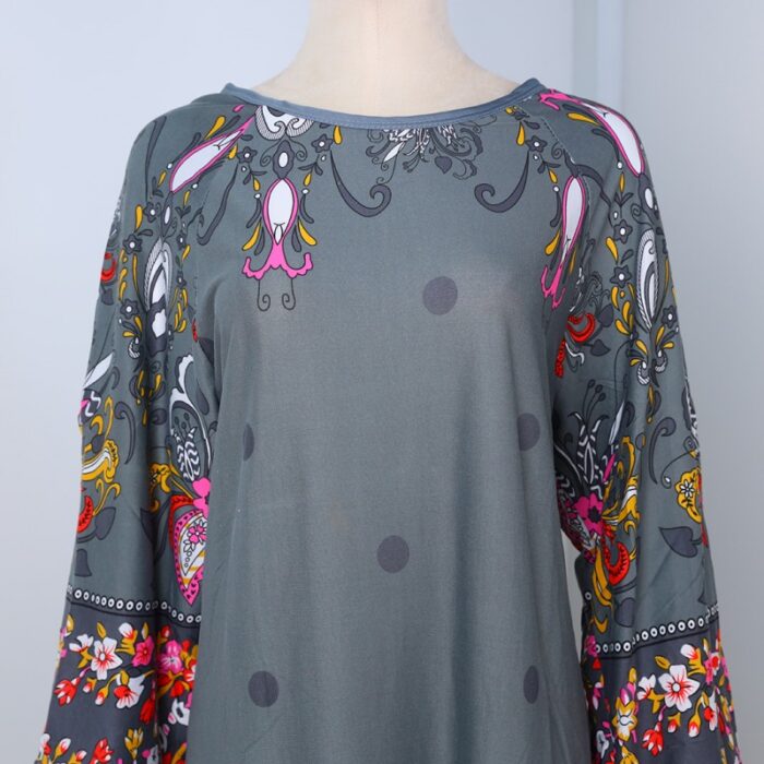 ⁦قميص بيتي للنساء كم طويل لون سكني غامق⁩ - الصورة ⁦7⁩