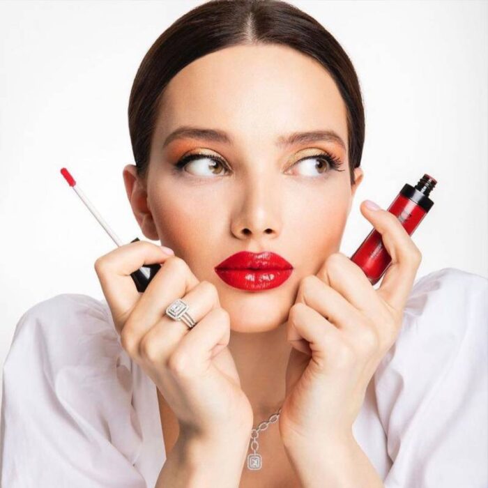 ⁦Delfy 3D Volume Lip Gloss with Lip Line Perfector (Black Dahlia) 7 ML- محدد شفاه مع جلوس من ديلفي⁩ - الصورة ⁦4⁩