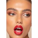 ⁦Delfy 3D Volume Lip Gloss with Lip Line Perfector (Red Rose) 7 ML- محدد شفاه مع جلوس من ديلفي⁩ - الصورة ⁦2⁩