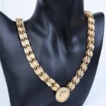 ⁦طقم اكسسوارات قطعتين بتصميم ليرات لون ذهبي⁩ - الصورة ⁦3⁩