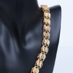 ⁦طقم اكسسوارات قطعتين بتصميم ليرات لون ذهبي⁩ - الصورة ⁦5⁩