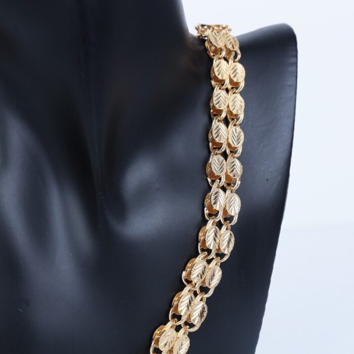 ⁦طقم اكسسوارات قطعتين بتصميم ليرات لون ذهبي⁩ - الصورة ⁦5⁩