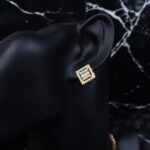 ⁦طقم اكسسوارات 4 قطع بتصميم جنزير وأحجار زركون لون ذهبي حجم 7⁩ - الصورة ⁦2⁩