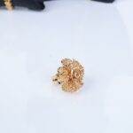 ⁦طقم اكسسوارات 4 قطع بتصميم وردة لون ذهبي⁩ - الصورة ⁦7⁩