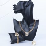 ⁦طقم اكسسوارات زركون 3 قطع بتصميم جنزير و ليرات لون ذهبي⁩ - الصورة ⁦5⁩