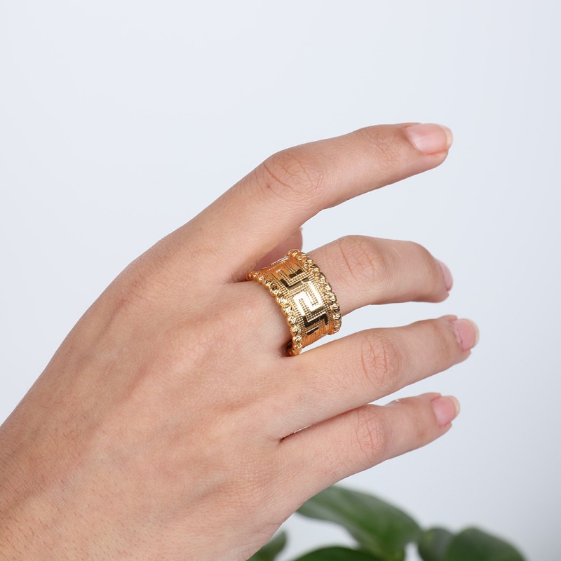 ⁦ذبلة ذهبية عريضة بتصميم فيرزاتشي لون ذهبي⁩ - الصورة ⁦1⁩