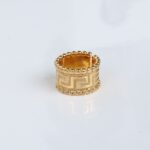 ⁦ذبلة ذهبية عريضة بتصميم فيرزاتشي لون ذهبي⁩ - الصورة ⁦6⁩