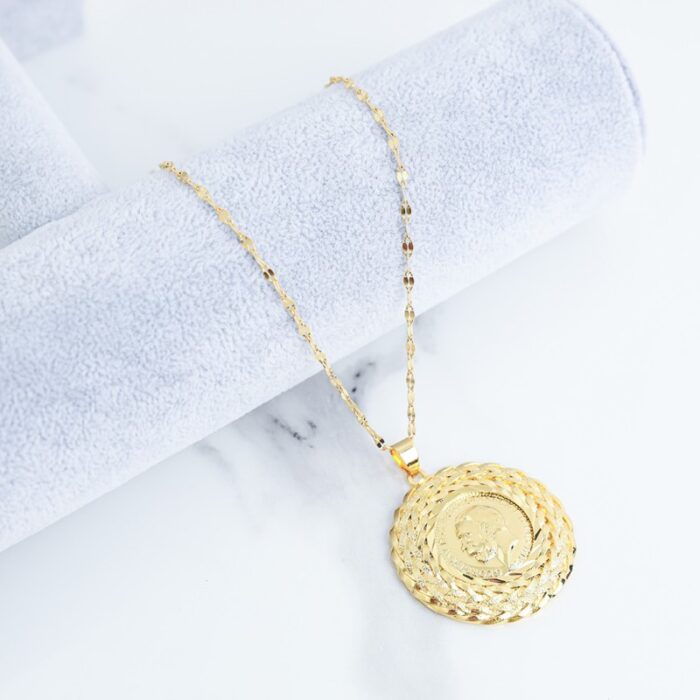 ⁦سلسال ذهبي بتصميم اونصة دائرية مجدل⁩ - الصورة ⁦2⁩