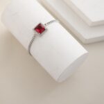 سوار فضي بتصميم زركون مربع زهري