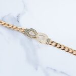 ⁦سوار ذهبي بتصميم انفنتي⁩ - الصورة ⁦2⁩