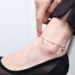 ⁦خلخال فضي بتصميم مثلث ملون⁩ - الصورة ⁦3⁩