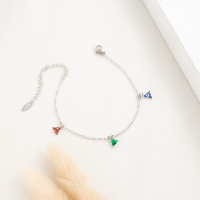 10336276_67dc5726f0da6 خلخال فضي بتصميم مثلثات ملونة - الصورة 1