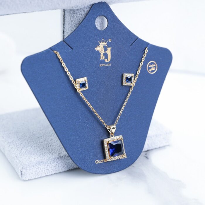 10336299_67dc574ee1d91 طقم اكسسوارات قطعتين بتصميم مربع كحلي - الصورة 1