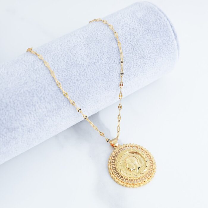 ⁦سلسال بلدي ذهبي بتصميم ليرة⁩ - الصورة ⁦3⁩