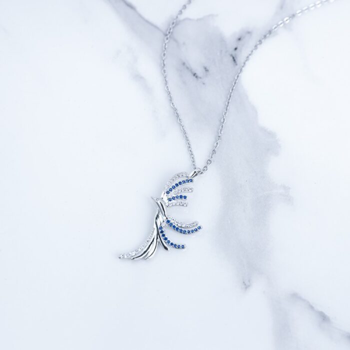 ⁦سلسال فضي بتصميم طائر زركون أزرق⁩ - الصورة ⁦3⁩