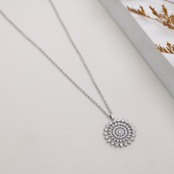 10336327_67dc57807857b سلسال فضي زركون أبيض بتصميم دائري - الصورة 1