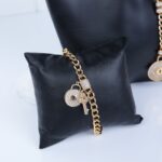 ⁦طقم اكسسوارات 3 قطع لون ذهبي بتصميم قفل ومفتاح حجم 8⁩ - الصورة ⁦7⁩