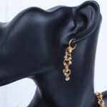 ⁦طقم اكسسوارات 3 قطع لون ذهبي بتصميم حلقات⁩ - الصورة ⁦2⁩