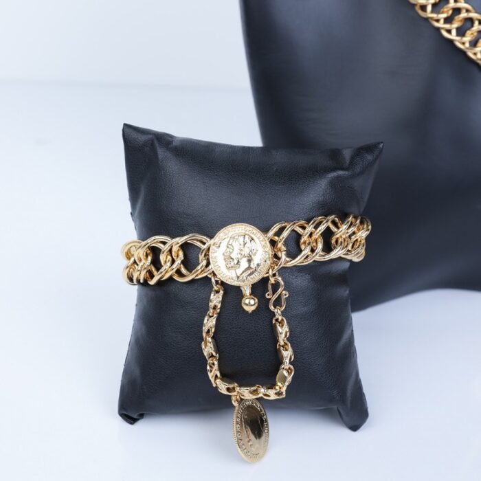 ⁦طقم اكسسورارت 4 قطع بتصميم جنزير وليرات لون ذهبي⁩ - الصورة ⁦2⁩