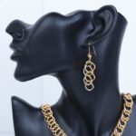 ⁦طقم اكسسورارت 4 قطع بتصميم جنزير وليرات لون ذهبي⁩ - الصورة ⁦8⁩