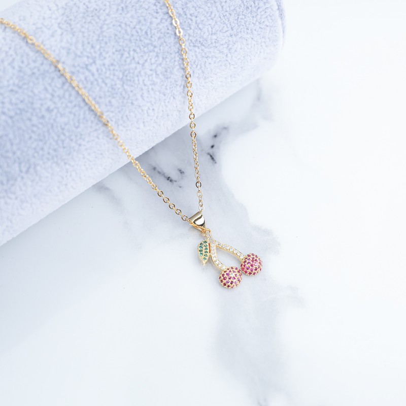 ⁦سلسال ذهبي بتصميم كرز أحمر⁩ - الصورة ⁦1⁩