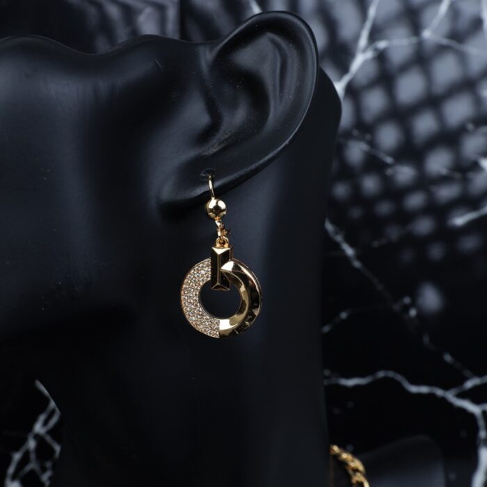 ⁦طقم اكسسوارات 4 قطع بتصميم دائري لون ذهبي حجم 10⁩ - الصورة ⁦4⁩