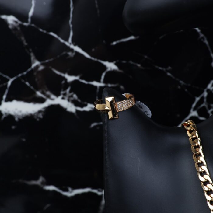 ⁦طقم اكسسوارات 4 قطع بتصميم دائري لون ذهبي حجم 10⁩ - الصورة ⁦5⁩