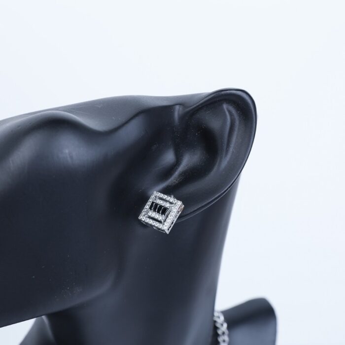 ⁦طقم اكسسوارات فضي 4 قطع بتصميم جنزير مع أحجار زركون حجم 9⁩ - الصورة ⁦4⁩