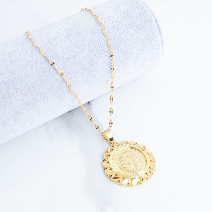 ⁦سلسال ذهبي بتصميم ليرة مجدل⁩ - الصورة ⁦2⁩