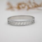 سوار فضي بتصميم فرزاتشي عريض