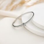 سوار فضي بتصميم حجر زركون أبيض