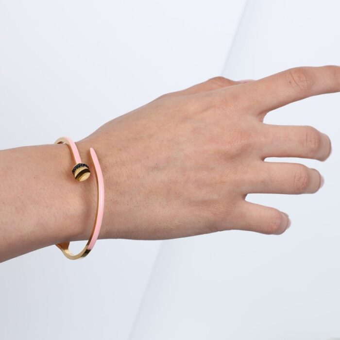 10336405_67dc581d61e81 سوار ذهبي بتصميم مسمار لون زهري - الصورة 1