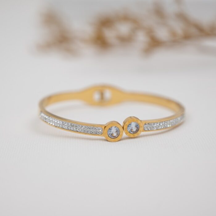 10336416_67dc583173458 سوار ذهبي مع أحجار زركون بيضاء - الصورة 1