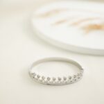 سوار فضي بتصميم تاج