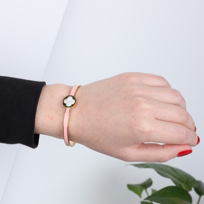 ⁦سوار ذهبي وزهري بتصميم وردة⁩ - الصورة ⁦3⁩